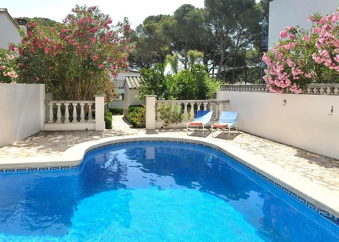 Magdalena Villa *